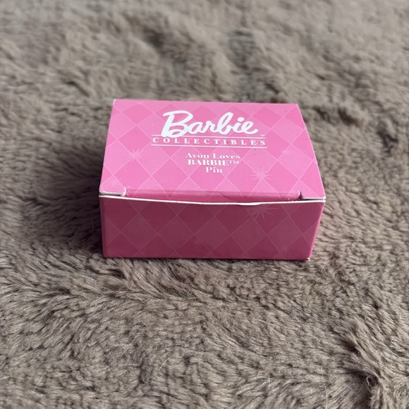 1998 Barbie Collectibles Avon Loves Barbie Pin - Picture 9 of 13